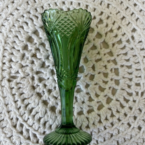 Vintage Mosser Glass MCM Green Diamond Cut Fluted Vase - Picture 4 of 4